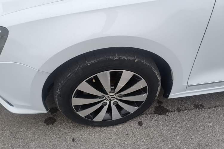 Used Volkswagen Sagitar 2017 230TSI Automatic Comfort Version Left Front Wheel Hub