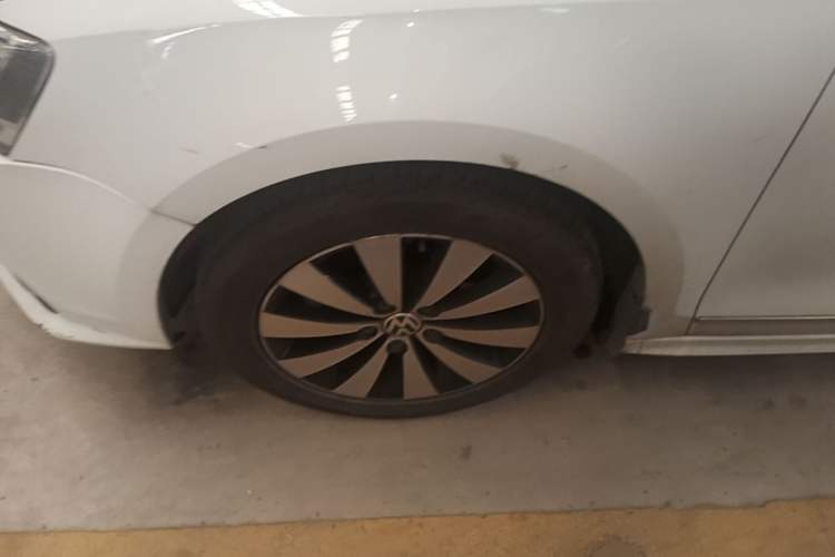 Used Volkswagen Sagitar 2017 180TSI Automatic Luxury Edition Left Front Wheel Hub