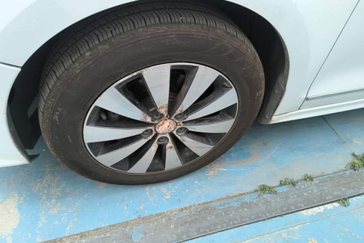 Used Volkswagen Sagitar 2017 230TSI Automatic Comfort Version Left Front Wheel Hub