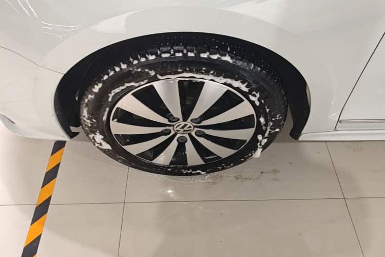 Used Volkswagen Sagitar 2017 230TSI Automatic Comfort Version Left Front Wheel Hub