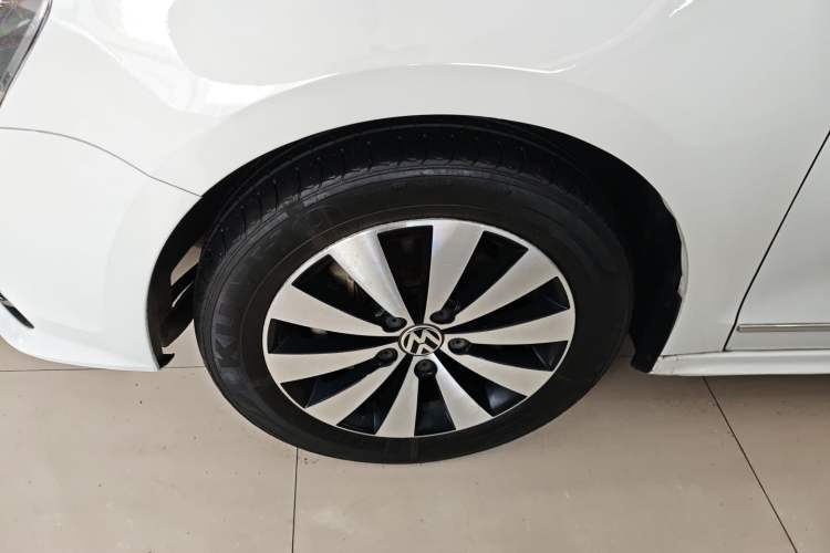 Used Volkswagen Sagitar 2017 230TSI Automatic Comfort Version Left Front Wheel Hub