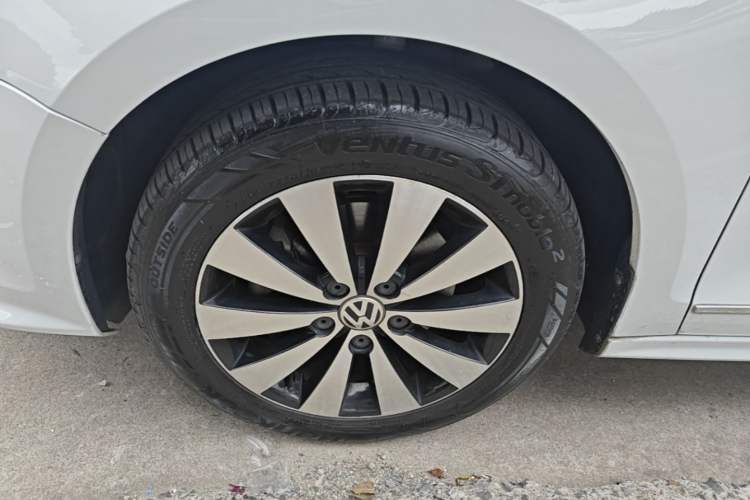 Used Volkswagen Sagitar 2017 230TSI Automatic Comfort Version Left Front Wheel Hub