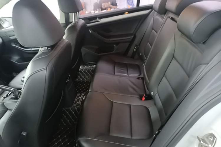Used Volkswagen Sagitar 2017 180TSI Automatic Luxury Edition Left Rear Seat
