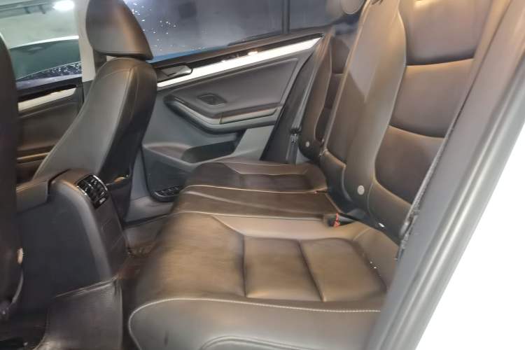 Used Volkswagen Sagitar 2017 230TSI Automatic Comfort Version Left Rear Seat