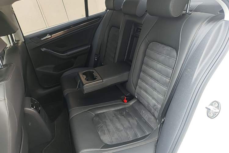 Used Volkswagen Sagitar 2017 230TSI Automatic Luxury Edition Left Rear Seat