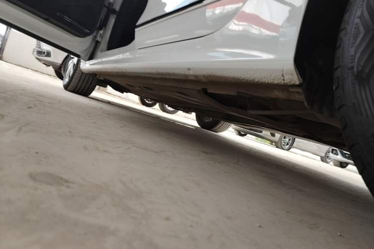 Used Volkswagen Sagitar 2017 230TSI Automatic Comfort Version Left Side Sill