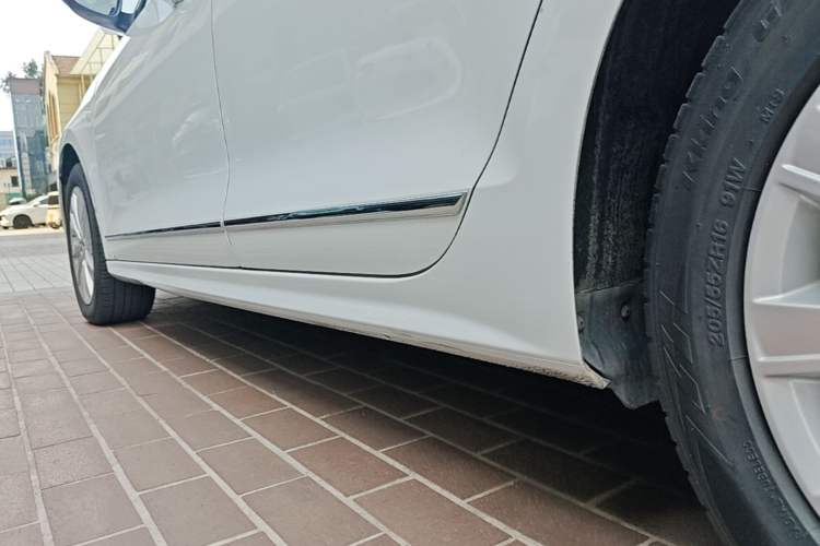 Used Volkswagen Sagitar 2017 1.6L Manual Comfort Model Left Side Sill