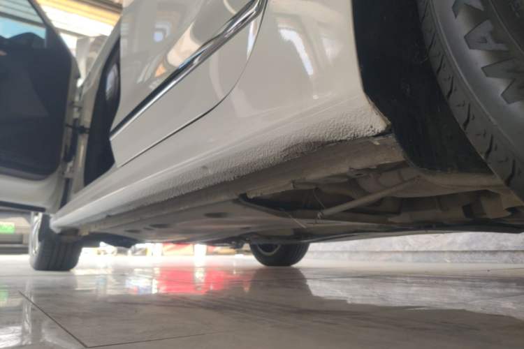 Used Volkswagen Sagitar 2017 230TSI Automatic Comfort Version Left Side Sill