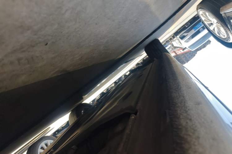 Used Volkswagen Sagitar 2017 230TSI Automatic Comfort Version Left Side Sill
