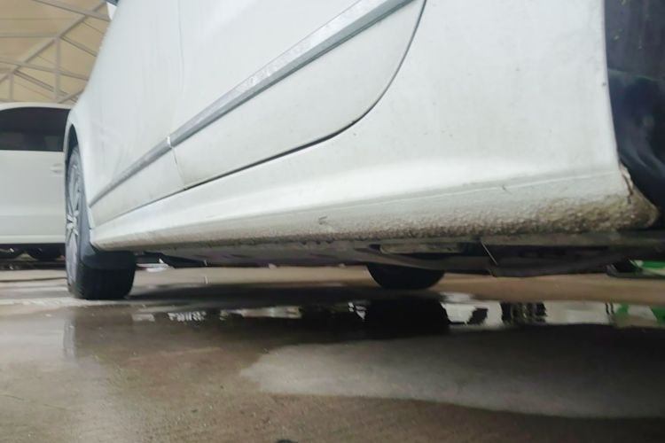 Used Volkswagen Sagitar 2017 230TSI Automatic Luxury Edition Left Side Sill