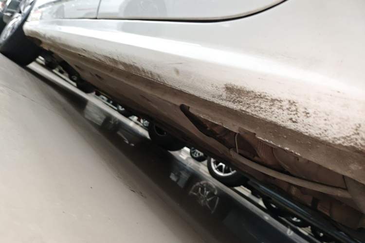 Used Volkswagen Sagitar 2017 230TSI Automatic Comfort Version Left Side Sill