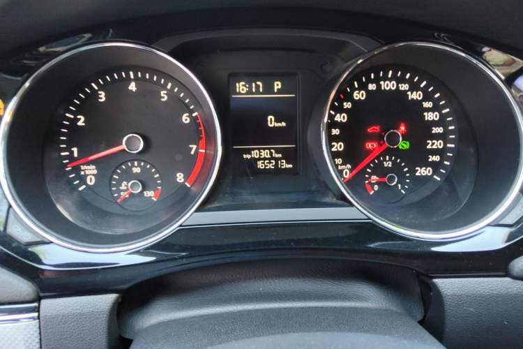 Used Volkswagen Sagitar 2017 230TSI Automatic Comfort Version Odometer Close Up