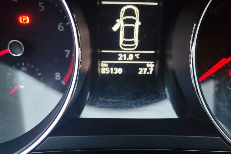 Used Volkswagen Sagitar 2017 180TSI Automatic Luxury Edition Odometer Close Up
