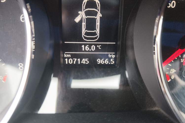 Used Volkswagen Sagitar 2017 230TSI Automatic Luxury Edition Odometer Close Up