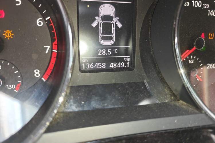 Used Volkswagen Sagitar 2017 280TSI Automatic R-Line Odometer Close Up