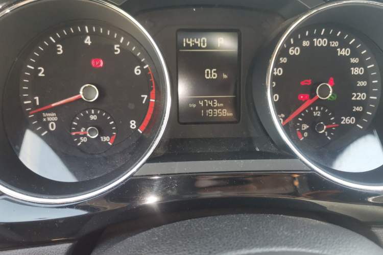 Used Volkswagen Sagitar 2017 230TSI Automatic Comfort Version Odometer Close Up