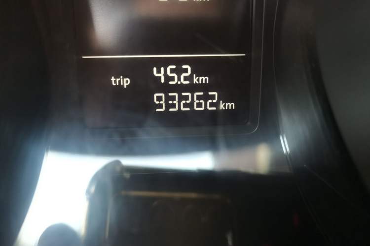 Used Volkswagen Sagitar 2017 230TSI Automatic Comfort Version Odometer Close Up