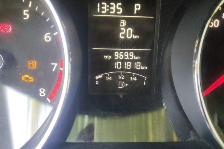 Used Volkswagen Sagitar 2017 1.6L Automatic Comfort Model Odometer Close Up