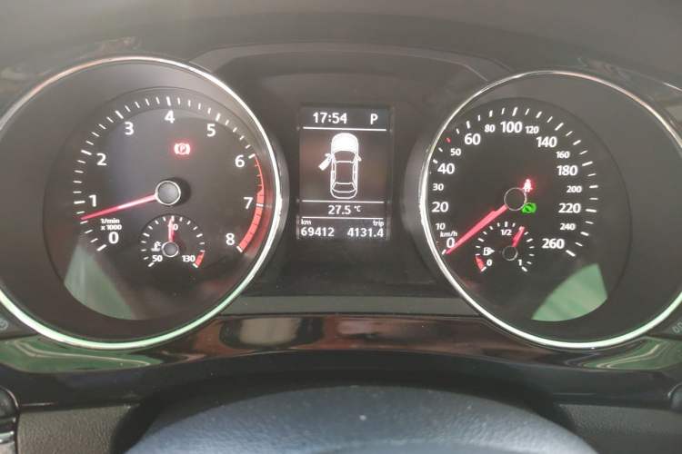 Used Volkswagen Sagitar 2017 180TSI Automatic Luxury Edition Odometer Close Up