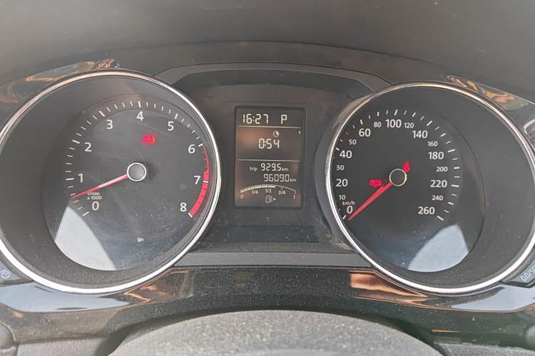 Used Volkswagen Sagitar 2017 1.6L Automatic Comfort Model Odometer Close Up