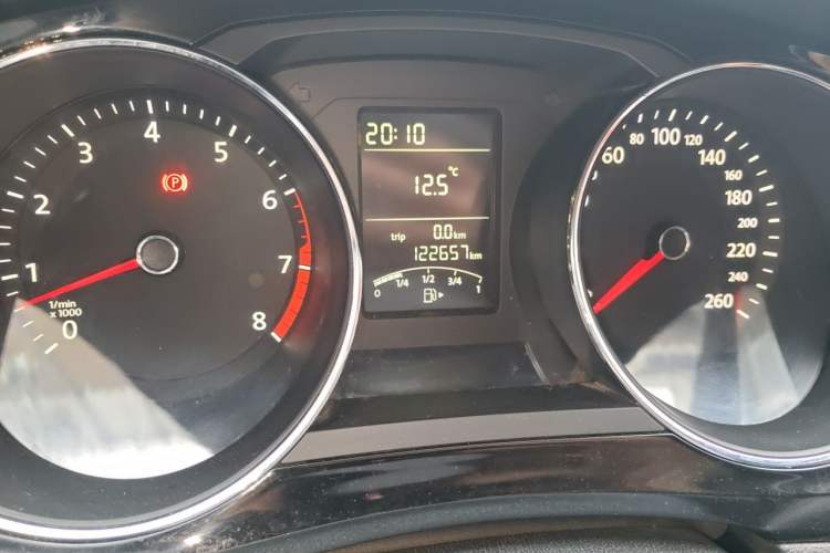 Used Volkswagen Sagitar 2017 1.6L Manual Comfort Model Odometer Close Up