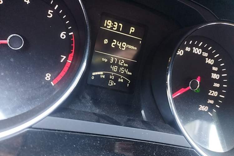 Used Volkswagen Sagitar 2017 1.6L Automatic Comfort Model Odometer Close Up
