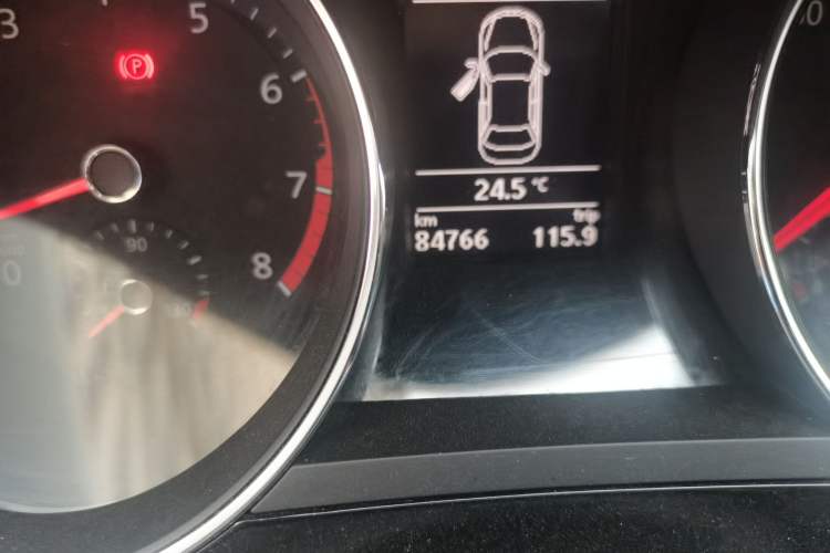 Used Volkswagen Sagitar 2017 230TSI Automatic Luxury Edition Odometer Close Up