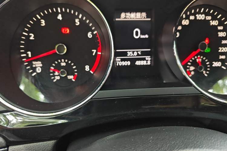 Used Volkswagen Sagitar 2017 280TSI Automatic Flagship Model Odometer Close Up