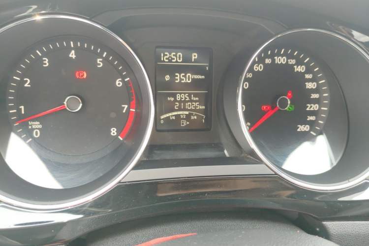 Used Volkswagen Sagitar 2017 1.6L Automatic Comfort Model Odometer Close Up