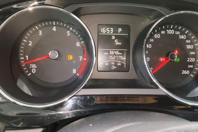 Used Volkswagen Sagitar 2017 1.6L Automatic Comfort Model Odometer Close Up