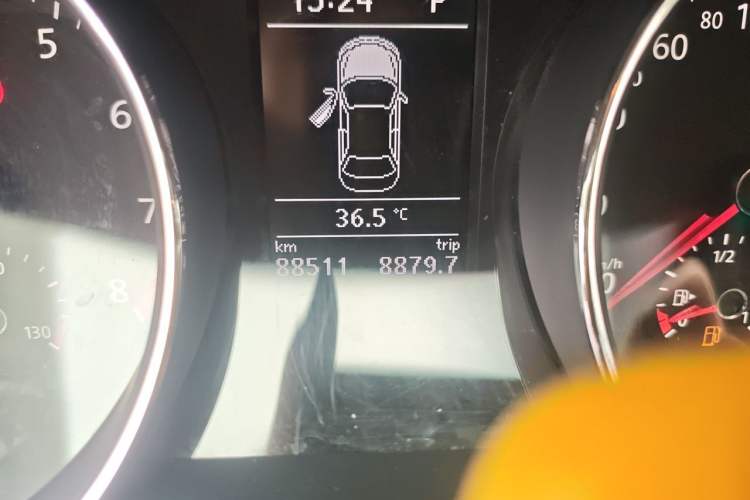 Used Volkswagen Sagitar 2017 180TSI Automatic Leading Model Odometer Close Up