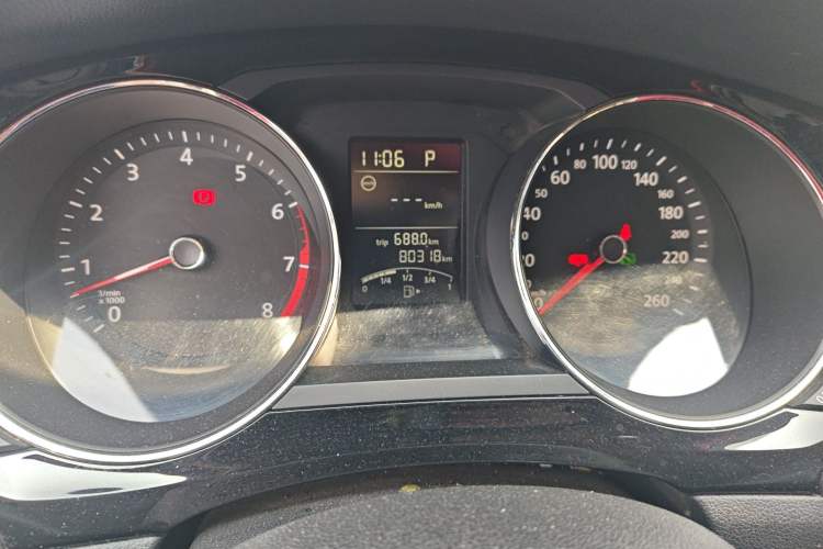 Used Volkswagen Sagitar 2017 1.6L Automatic Comfort Model Odometer Close Up