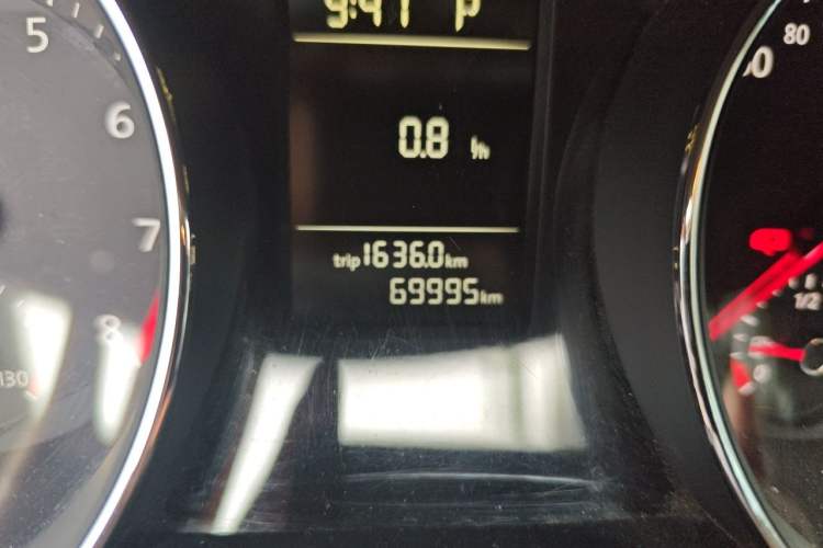 Used Volkswagen Sagitar 2017 230TSI Automatic Comfort Version Odometer Close Up