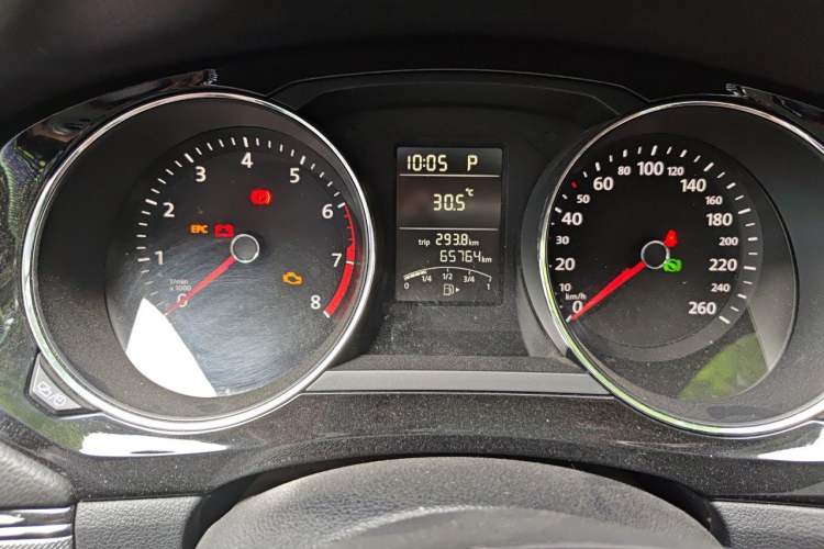 Used Volkswagen Sagitar 2017 1.6L Automatic Comfort Model Odometer Close Up