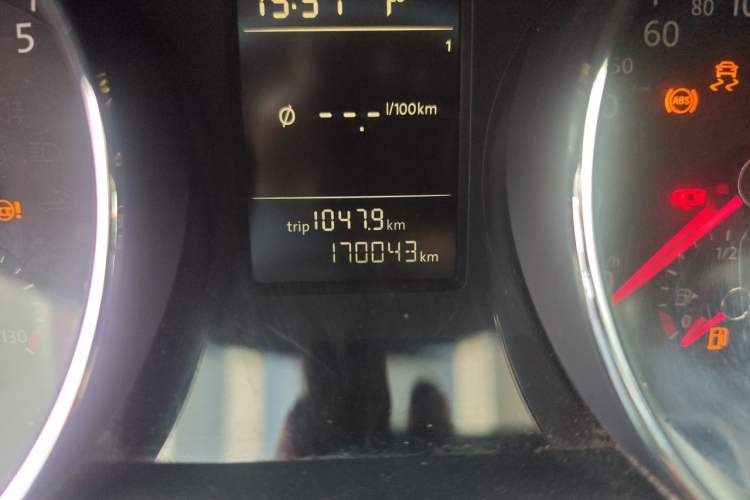 Used Volkswagen Sagitar 2017 230TSI Automatic Comfort Version Odometer Close Up
