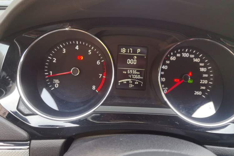 Used Volkswagen Sagitar 2017 1.6L Automatic Comfort Model Odometer Close Up