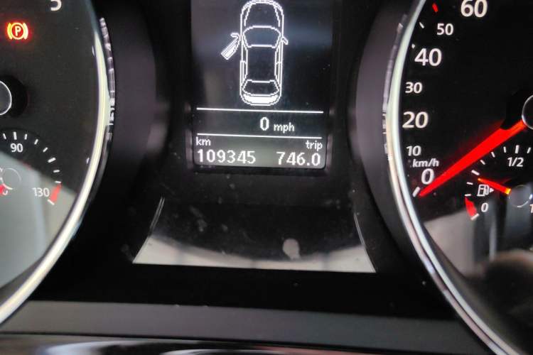 Used Volkswagen Sagitar 2017 180TSI Automatic Luxury Edition Odometer Close Up