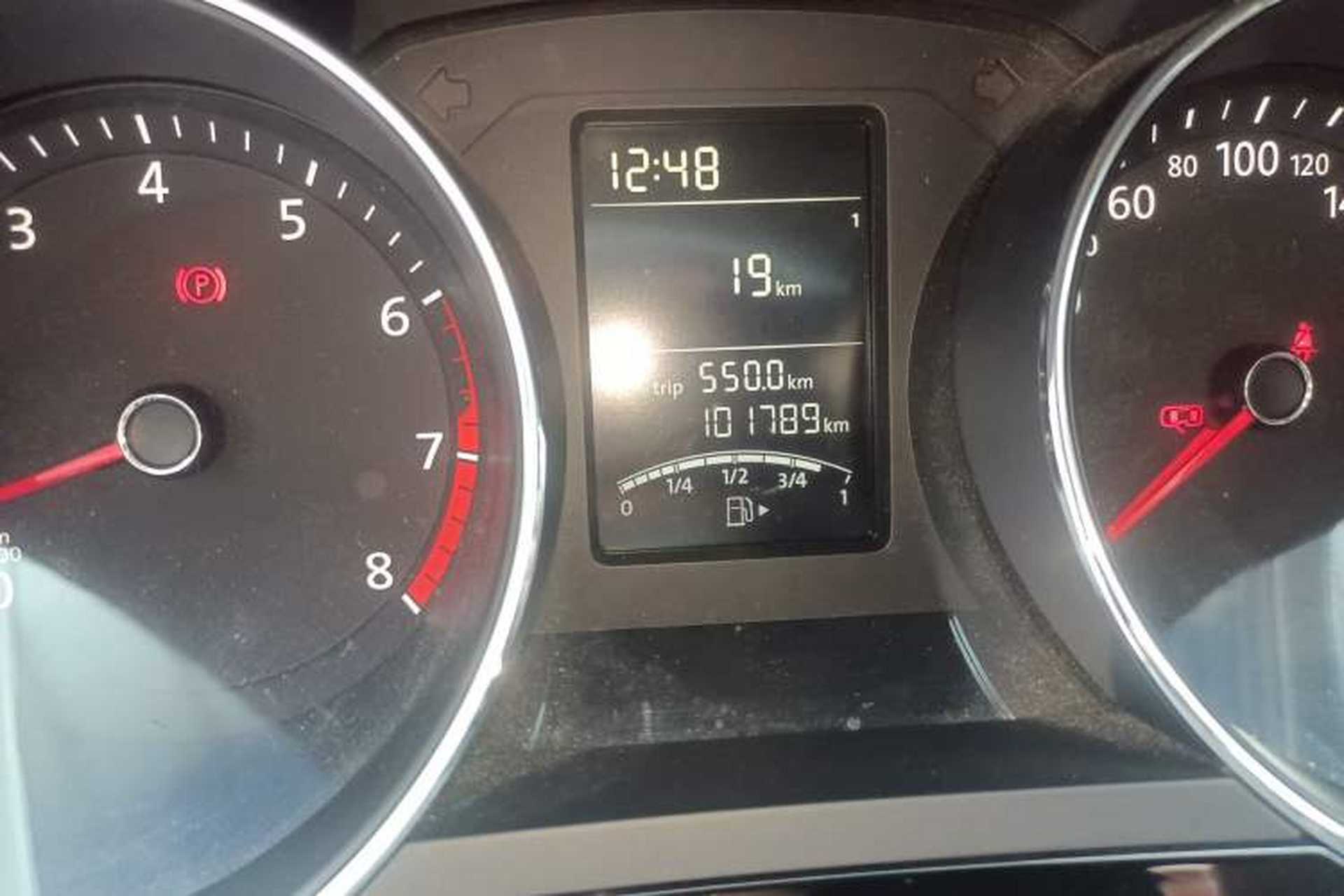 Used Volkswagen Sagitar 2017 1.6L Manual Comfort Model Odometer Close Up