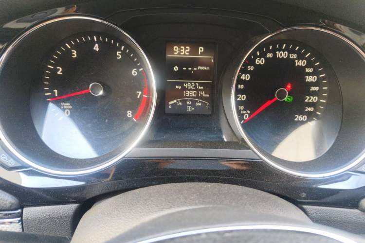 Used Volkswagen Sagitar 2017 1.6L Automatic Comfort Model Odometer Close Up