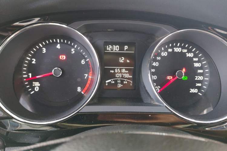 Used Volkswagen Sagitar 2017 1.6L Automatic Comfort Model Odometer Close Up