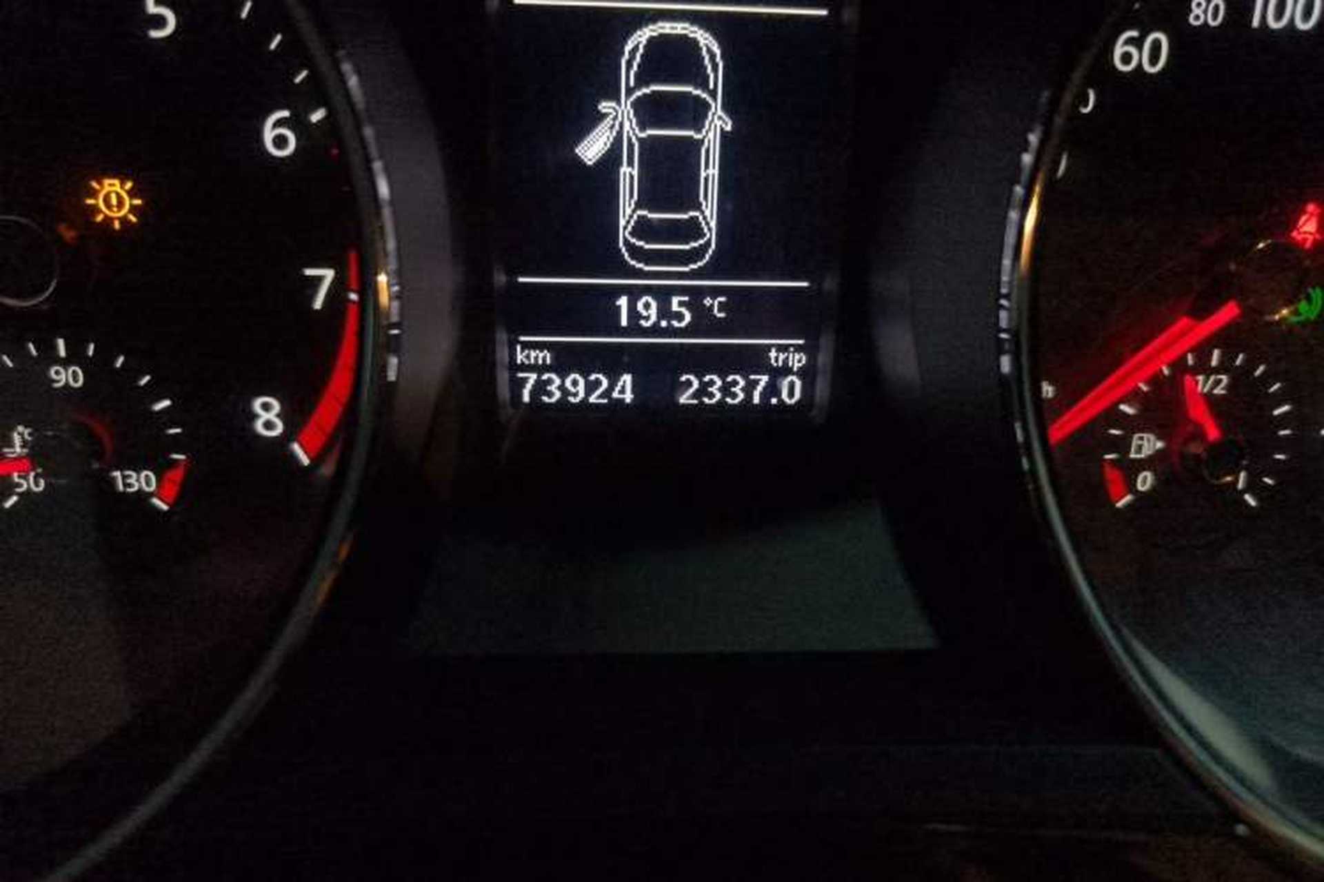 Used Volkswagen Sagitar 2017 230TSI Automatic Luxury Edition Odometer Close Up
