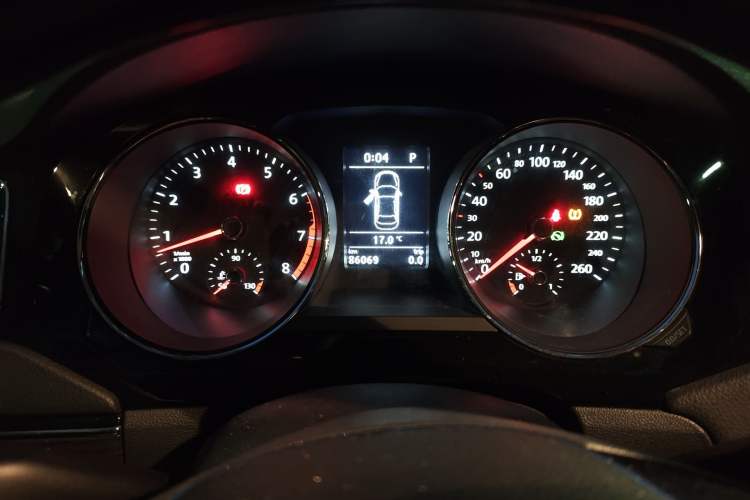 Used Volkswagen Sagitar 2017 230TSI Automatic Luxury Edition Odometer Close Up