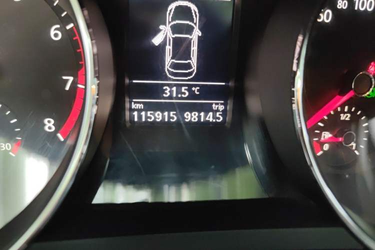Used Volkswagen Sagitar 2017 230TSI Automatic Luxury Edition Odometer Close Up