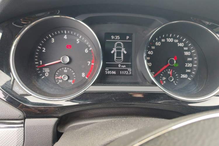 Used Volkswagen Sagitar 2017 180TSI Automatic Luxury Edition Odometer Close Up