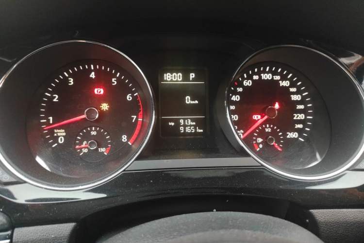 Used Volkswagen Sagitar 2017 230TSI Automatic Comfort Version Odometer Close Up