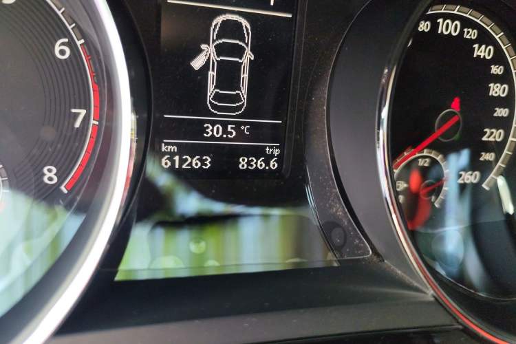 Used Volkswagen Sagitar 2017 1.6L Automatic Comfort Model Odometer Close Up
