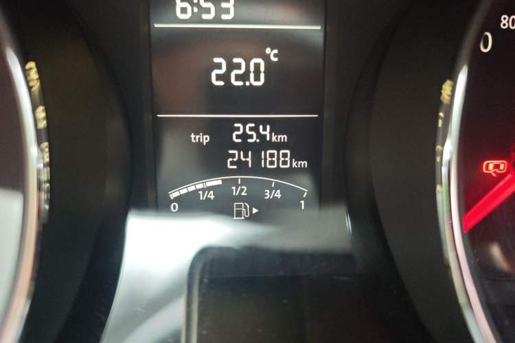 Used Volkswagen Sagitar 2017 1.6L Manual Comfort Model Odometer Close Up