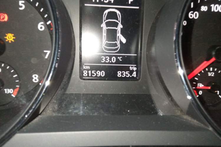 Used Volkswagen Sagitar 2017 180TSI Automatic Luxury Edition Odometer Close Up