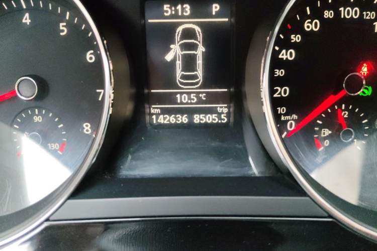 Used Volkswagen Sagitar 2017 230TSI Automatic Luxury Edition Odometer Close Up