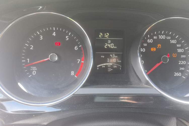 Used Volkswagen Sagitar 2017 1.6L Manual Comfort Model Odometer Close Up